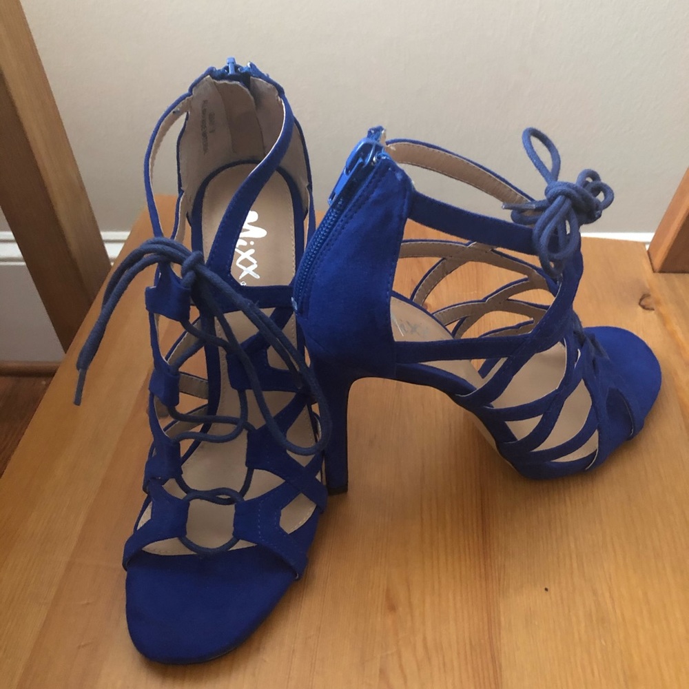 Really cute blue cut out heels. - Picture 3 of 3